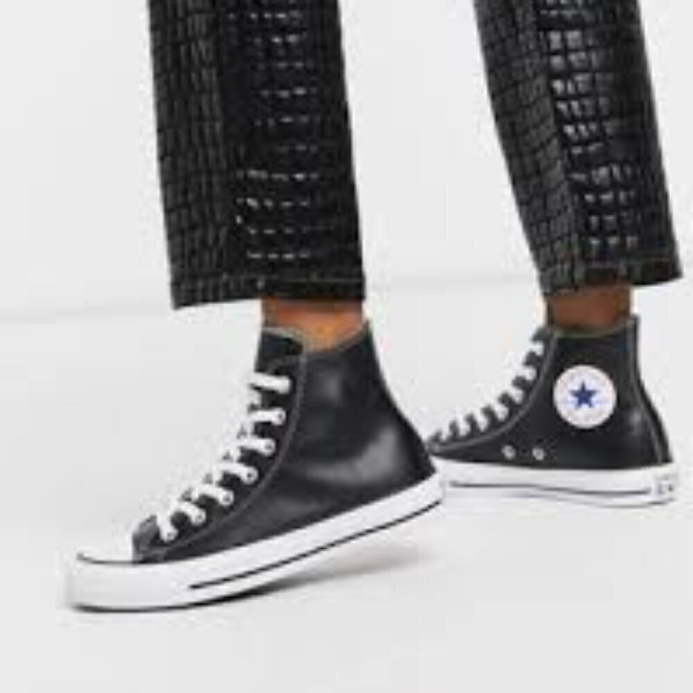Converse Women Leather Boots Size 6